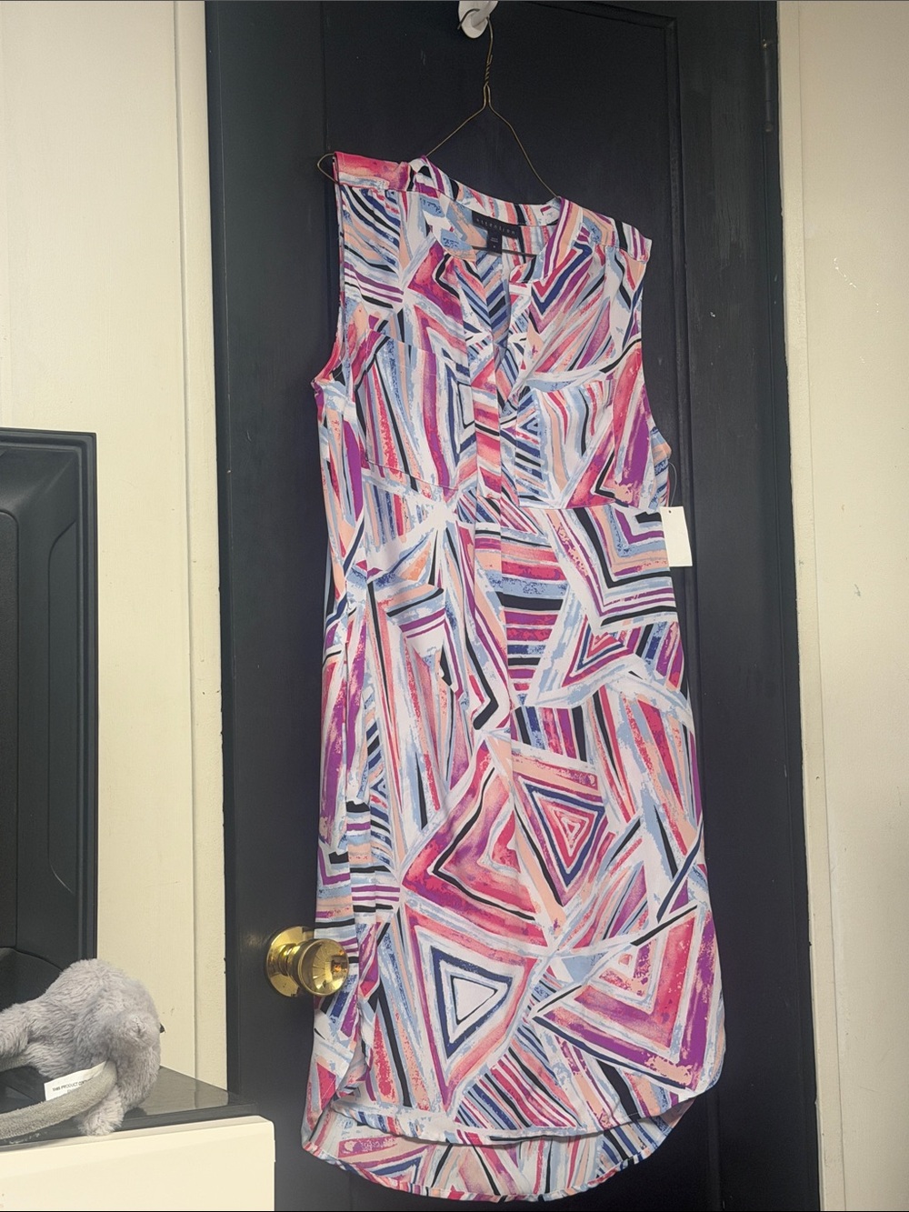 Sleeveless Geometric Print Shift Dress in Pink Multi
